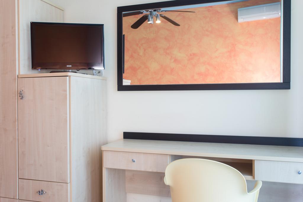 Hotel New Castle Cesenatico Værelse billede