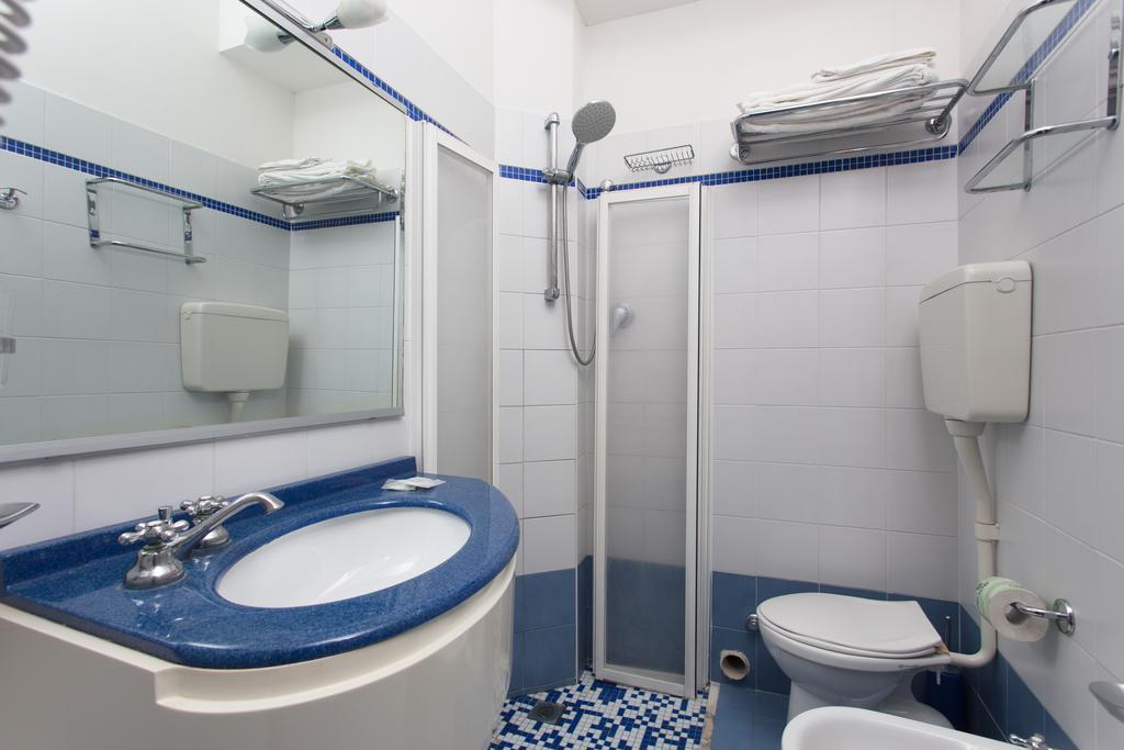 Hotel New Castle Cesenatico Værelse billede